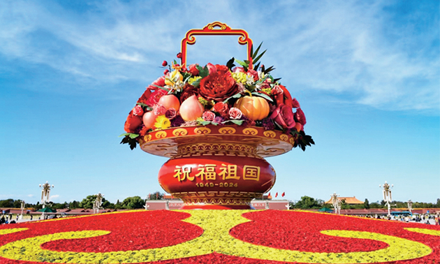 讓愛國主義這面壯麗旗幟永遠高揚